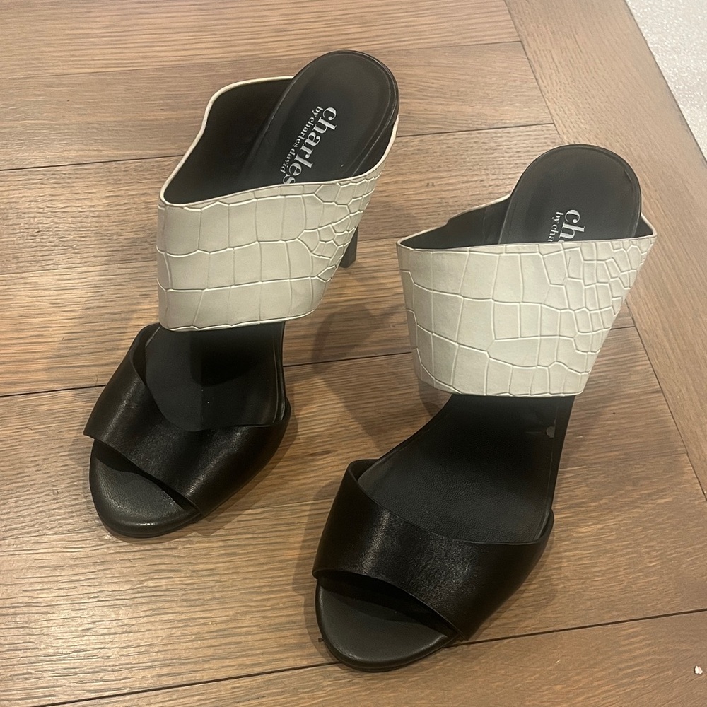 CHARLES by Charles David Black and Cream Croc-Embossed Mules